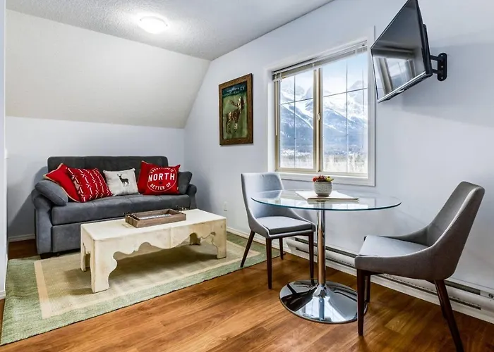 Cozy Mountain View Condo Close To Dt Canmore